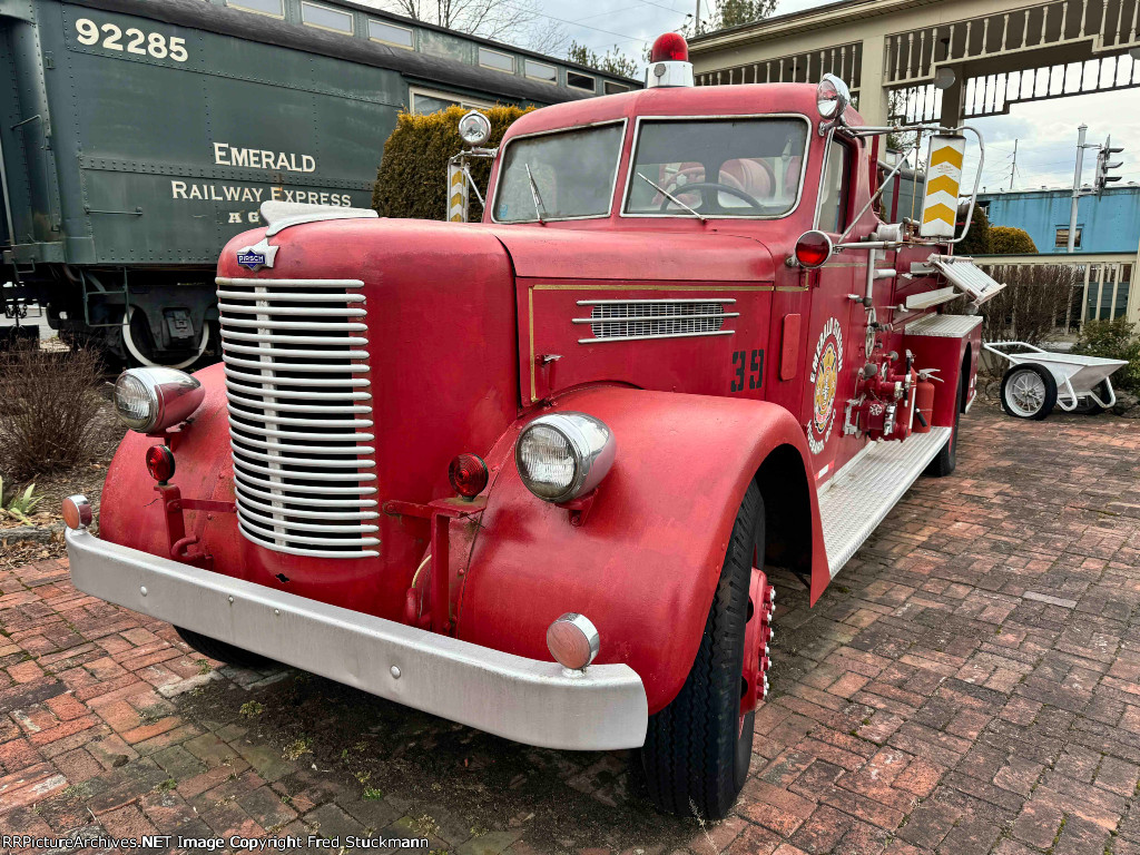 Hubbard FD contributed this old timer to the display.